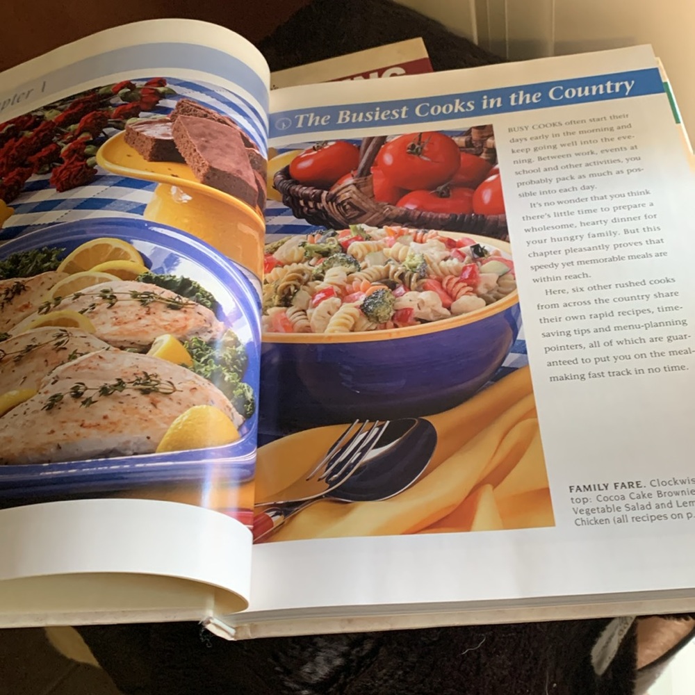 Set of 3 Taste of Home’s recipe books from 2004-2006. - Picture 4 of 5